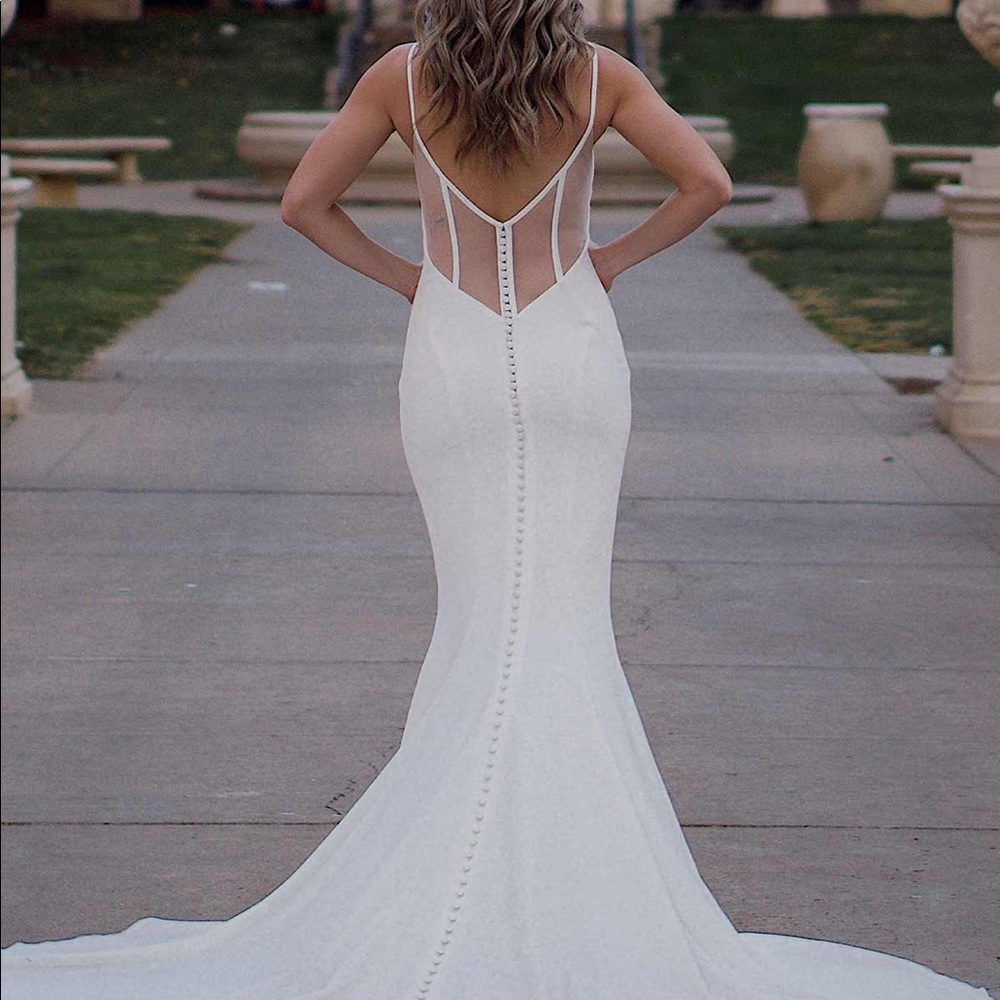 BRAND NEW Wedding Dress - Essence of Australia